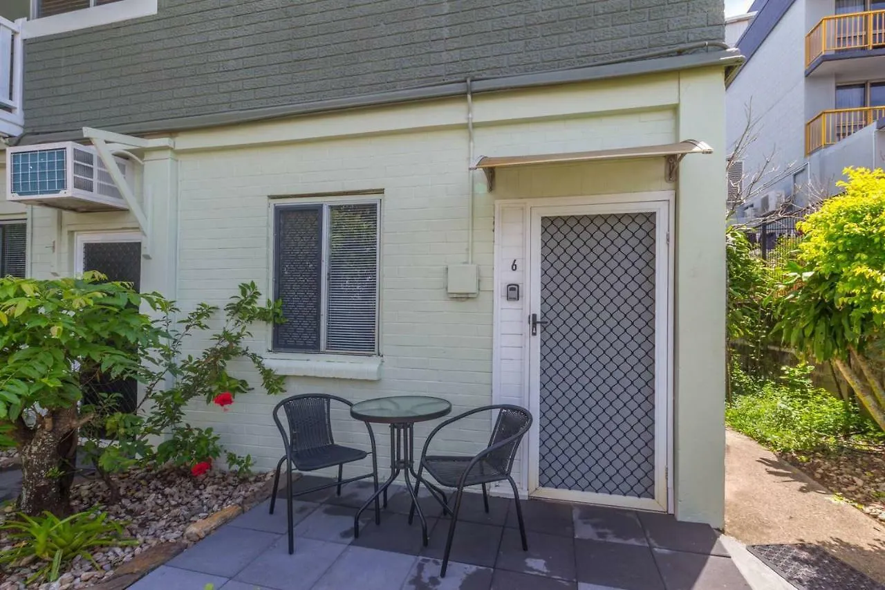 Easy Going Holiday Unit on McKenzie MK6 Cairns Australia